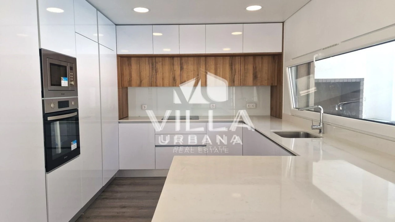 Moradia T4 para Venda em Fernao Ferro Foto 2