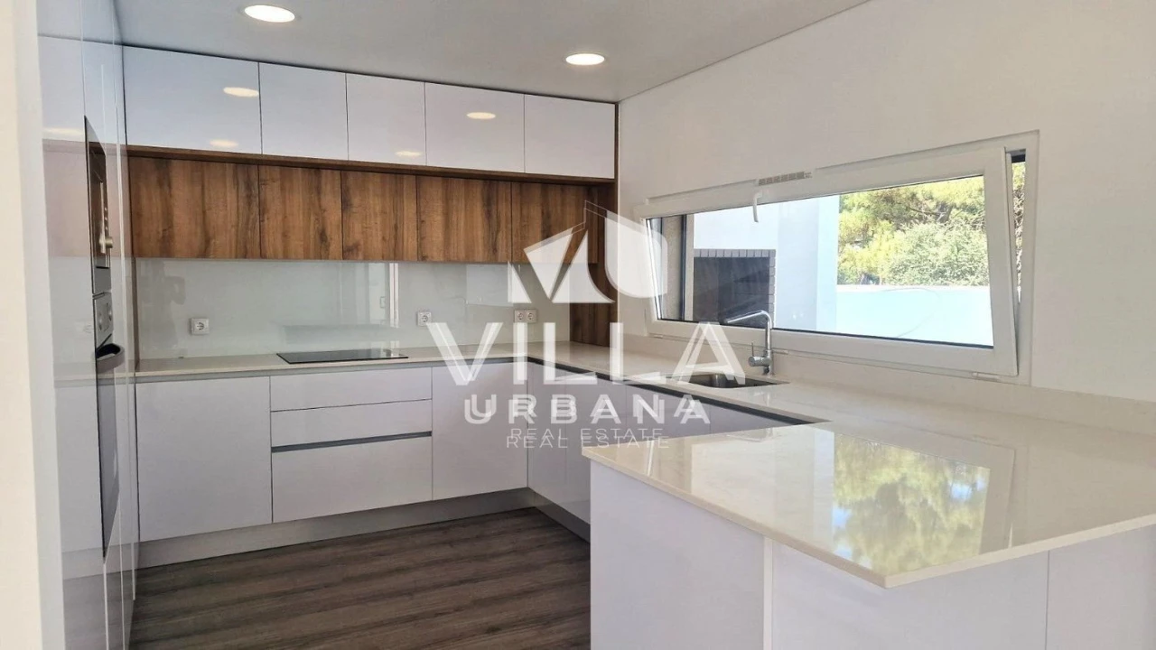 Moradia T4 para Venda em Fernao Ferro Foto 6