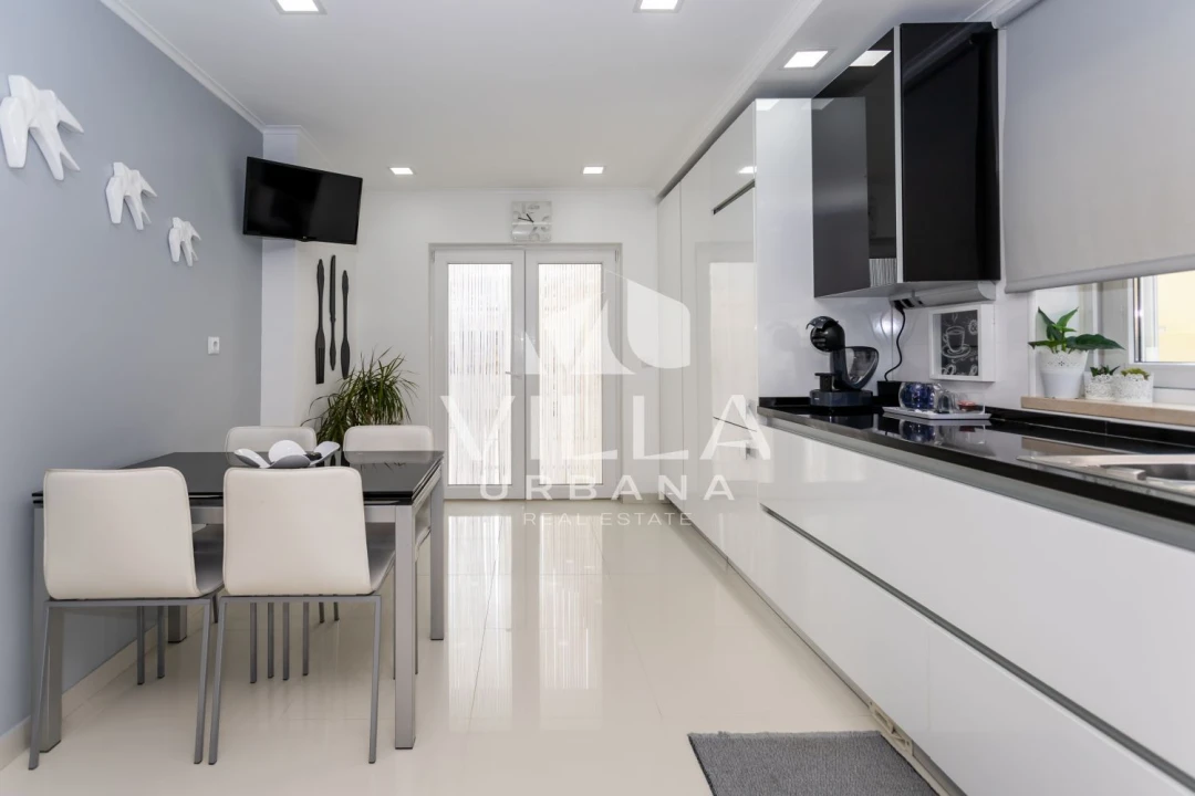 Moradia T4 para Venda em Corroios Foto 24