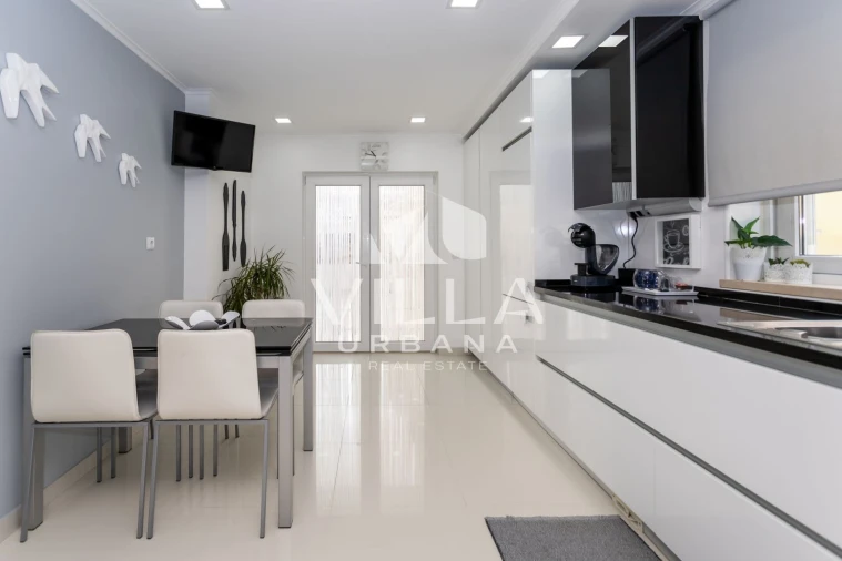 Moradia T4 para Venda em Corroios Foto 24