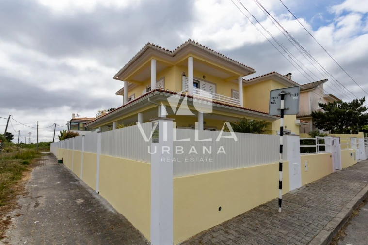 Moradia T4 para Venda em Corroios Foto 9