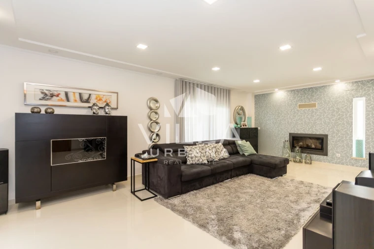 Moradia T4 para Venda em Corroios Foto 33