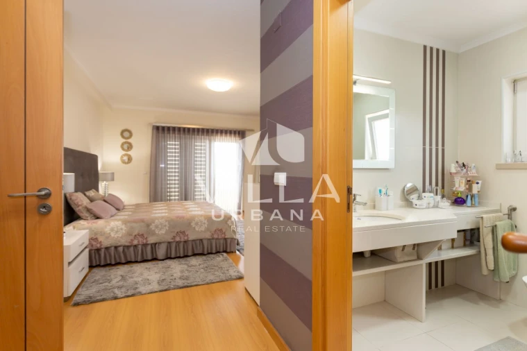 Moradia T4 para Venda em Corroios Foto 44