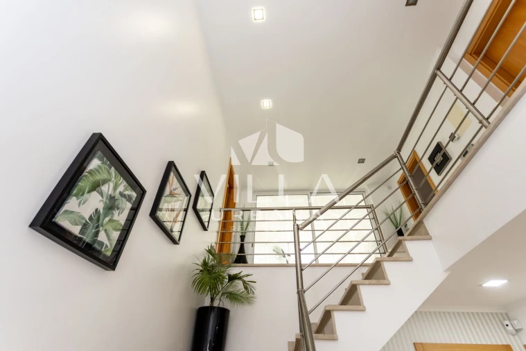 Moradia T4 para Venda em Corroios Foto 40