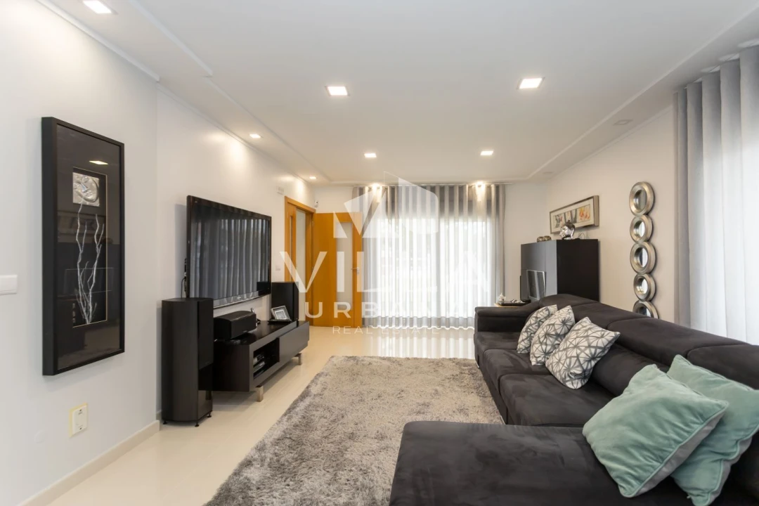 Moradia T4 para Venda em Corroios Foto 36