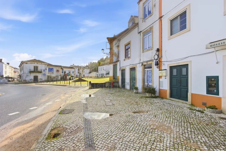 Moradia T1 para Venda em São João Baptista e Santa Maria dos Olivais Foto 2