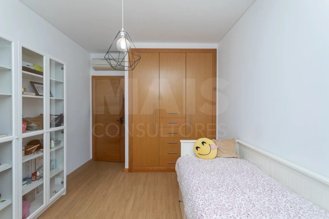 Apartamento T3 para Arrendamento em Mina de Água Foto 1