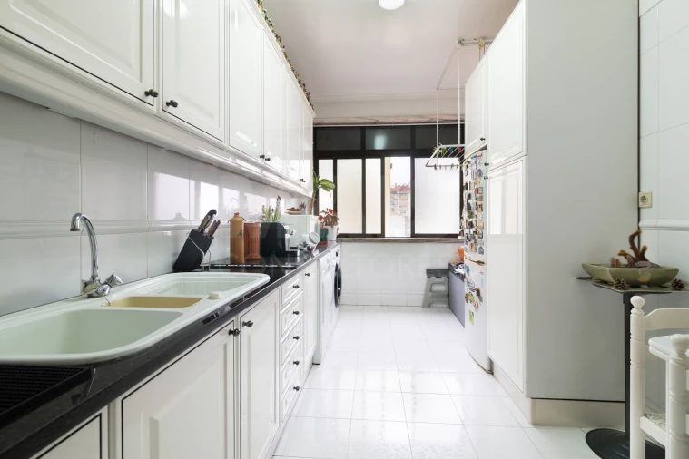 Apartamento T1 para Venda em Benfica Foto 5