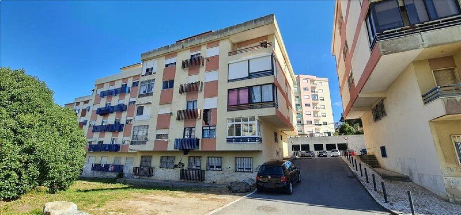 Apartamento T2 para Venda em Agualva e Mira-Sintra Foto 8