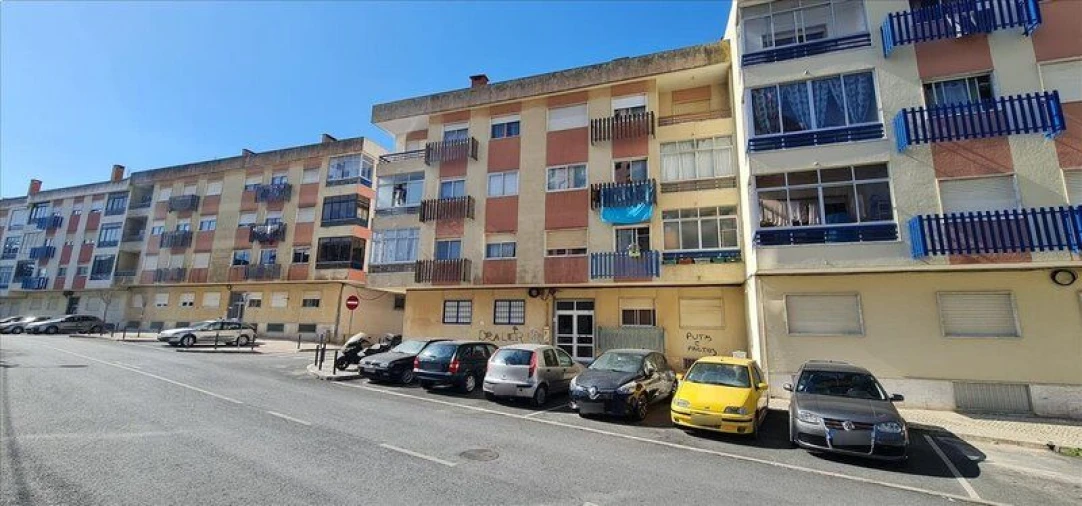 Apartamento T2 para Venda em Agualva e Mira-Sintra Foto 9