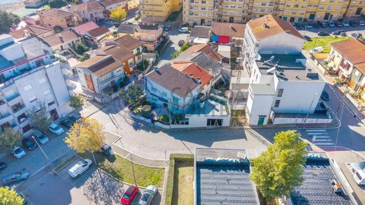 Moradia T6 para Venda em Gondomar (São Cosme), Valbom e Jovim Foto 4