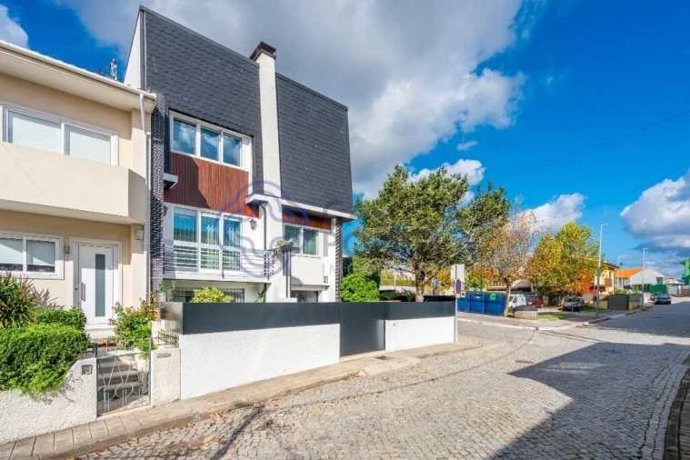 Moradia T6 para Venda em Gondomar (São Cosme), Valbom e Jovim Foto 36