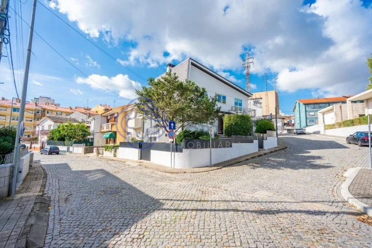 Moradia T6 para Venda em Gondomar (São Cosme), Valbom e Jovim Foto 35