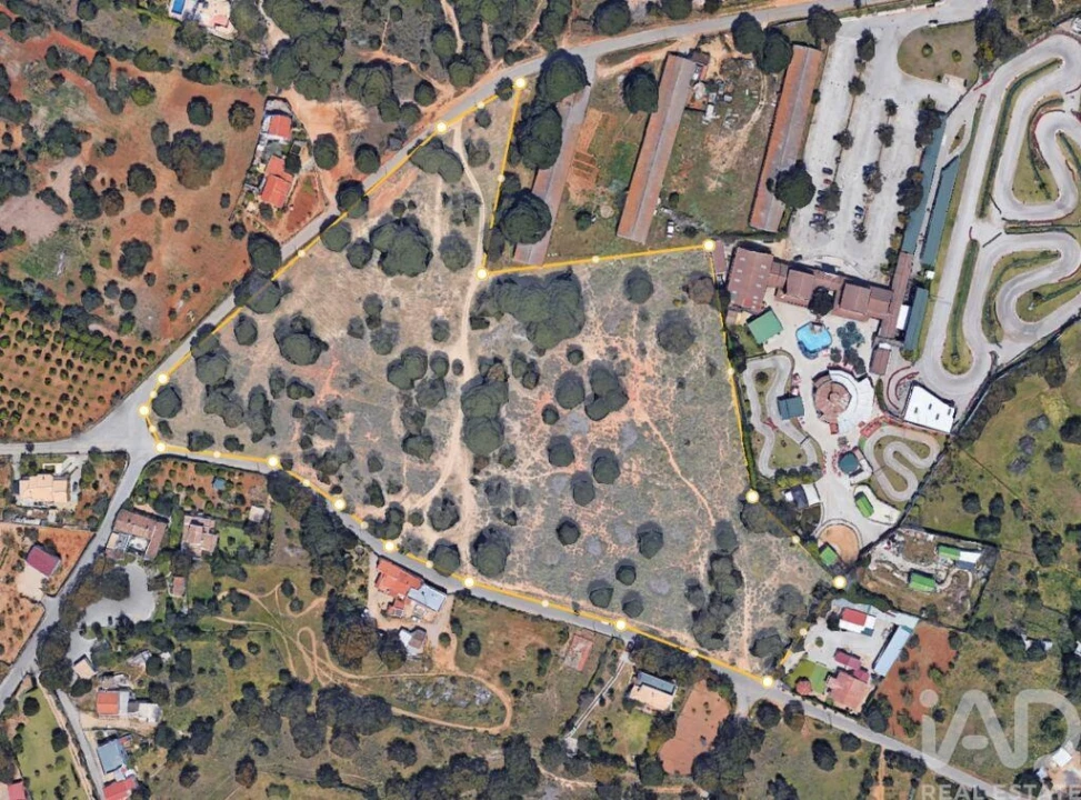 Terreno para Venda em Quarteira Foto 1