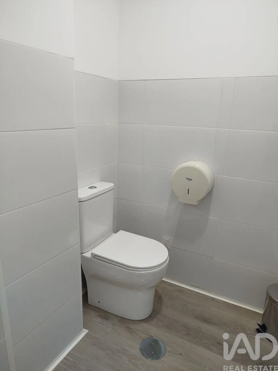 Loja para Arrendamento em Mafamude e Vilar do Paraíso Foto 3