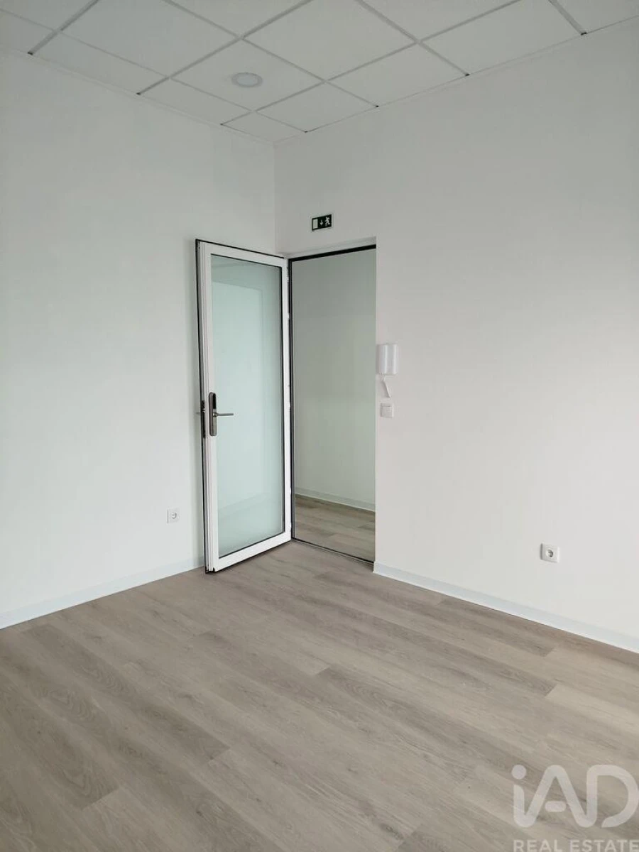 Loja para Arrendamento em Mafamude e Vilar do Paraíso Foto 5