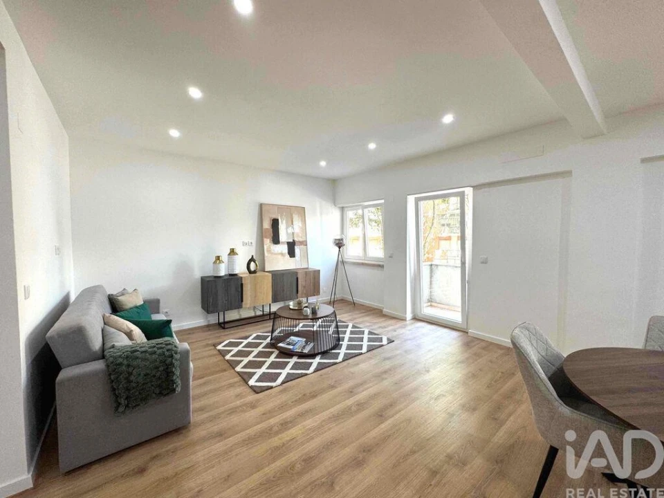 Apartamento T3 para Venda em Benfica Foto 3