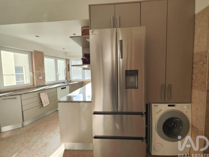 Apartamento T4 para Arrendamento em Avenidas Novas Foto 17