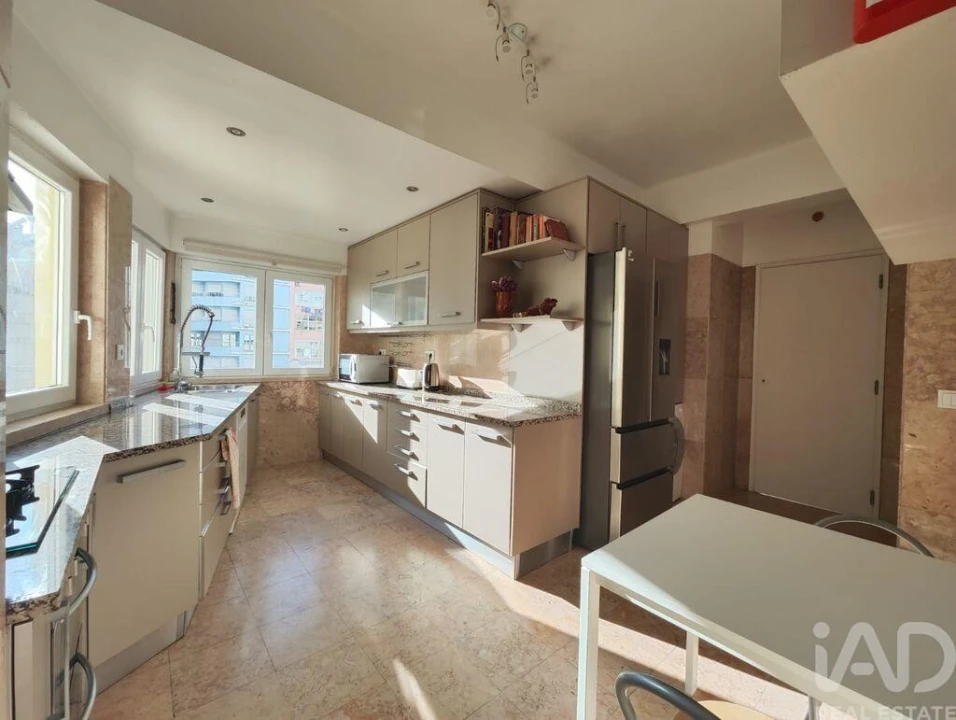 Apartamento T4 para Arrendamento em Avenidas Novas Foto 16