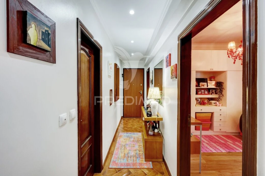 Apartamento T2 para Venda em Alfragide Foto 9