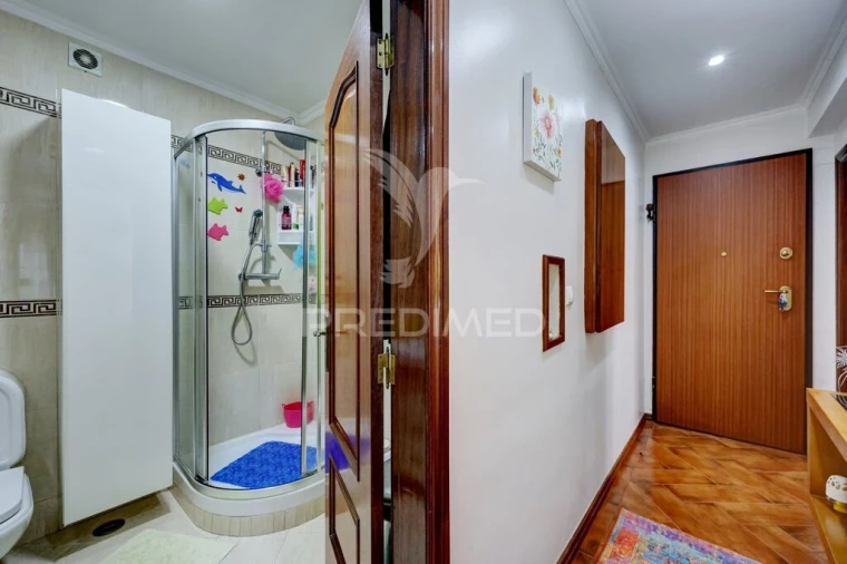 Apartamento T2 para Venda em Alfragide Foto 13