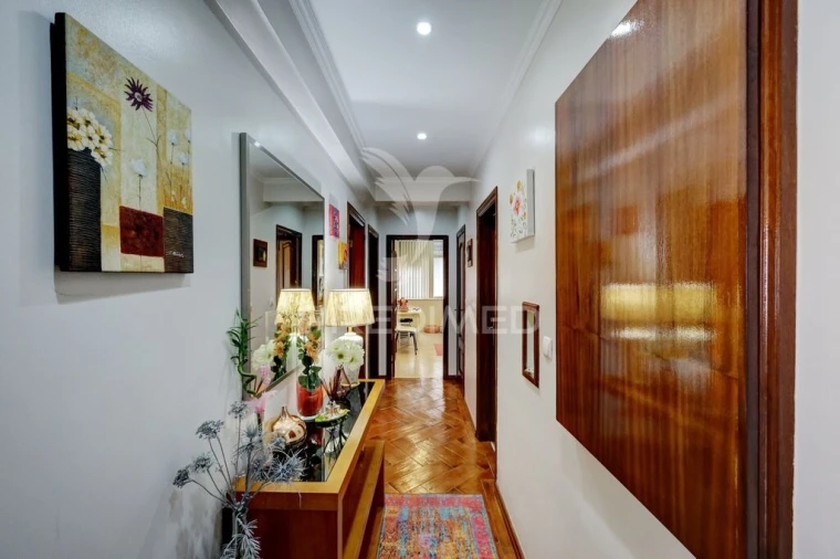 Apartamento T2 para Venda em Alfragide Foto 6