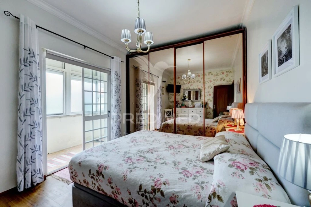 Apartamento T2 para Venda em Alfragide Foto 18