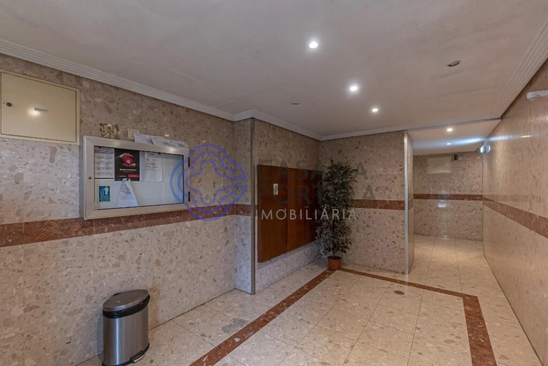 Apartamento T3 para Venda em Vilar de Andorinho Foto 2