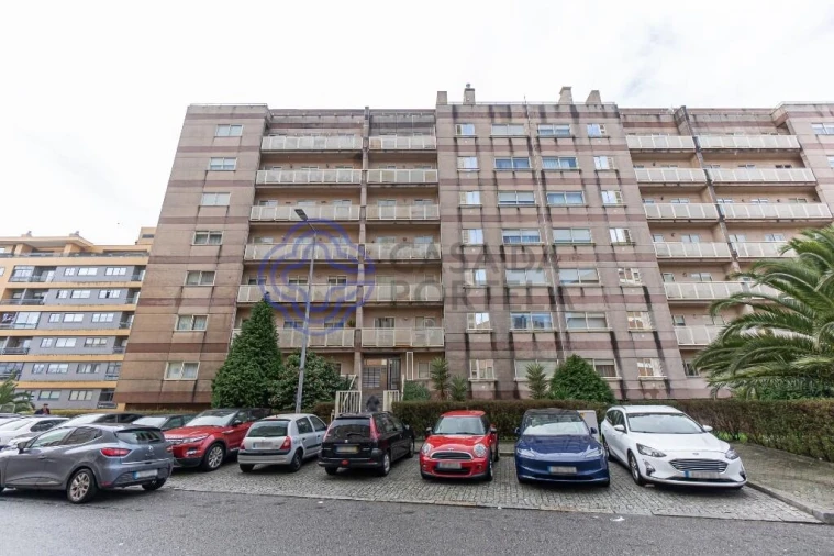 Apartamento T3 para Venda em Vilar de Andorinho Foto 1