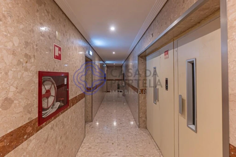 Apartamento T3 para Venda em Vilar de Andorinho Foto 3