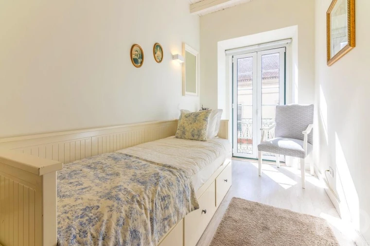 Apartamento T3 para Arrendamento em Misericórdia Foto 16