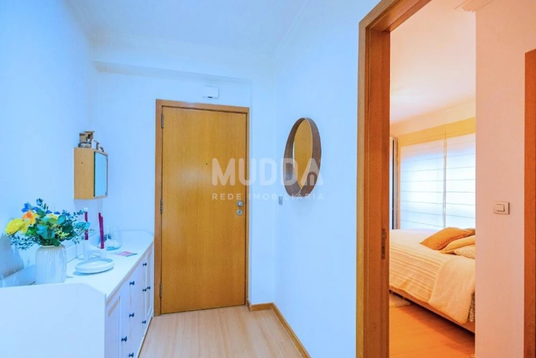 Apartamento T2 para Venda em Arrifana Foto 2