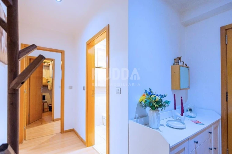 Apartamento T2 para Venda em Arrifana Foto 4