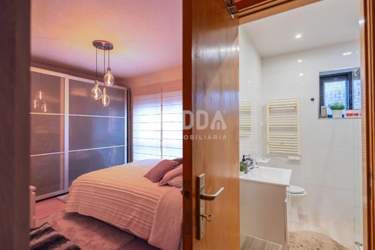 Apartamento T2 para Venda em Arrifana Foto 8