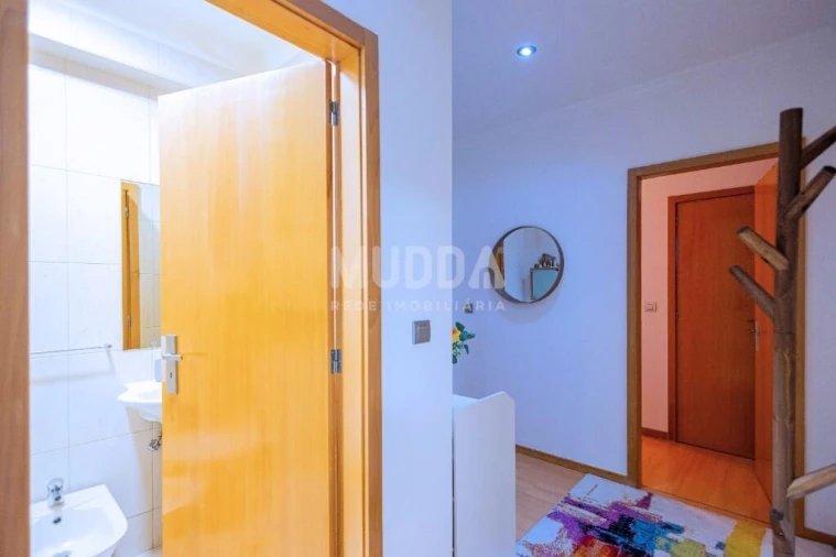 Apartamento T2 para Venda em Arrifana Foto 3