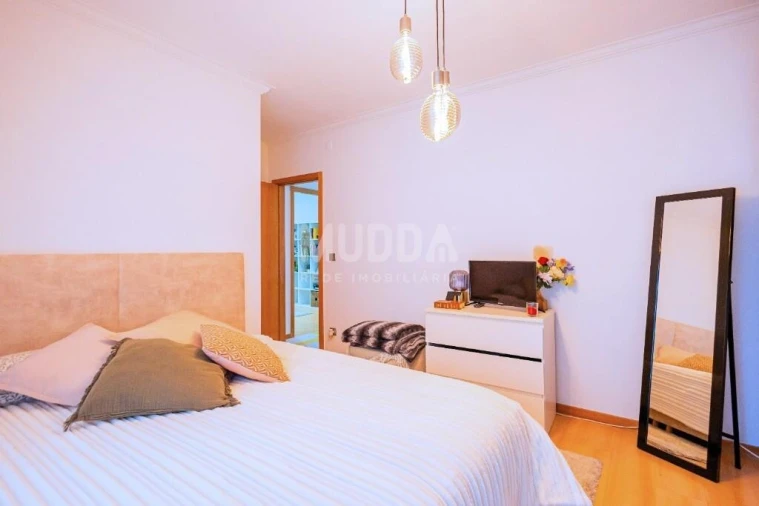 Apartamento T2 para Venda em Arrifana Foto 7