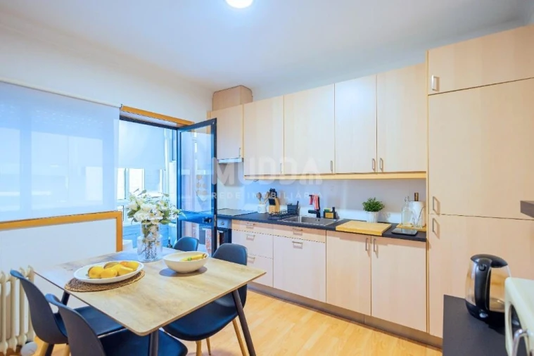 Apartamento T2 para Venda em Arrifana Foto 14