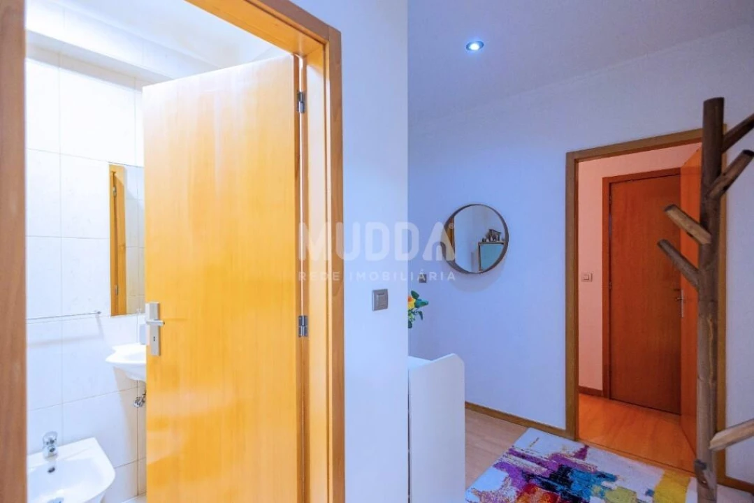 Apartamento T2 para Venda em Arrifana Foto 3