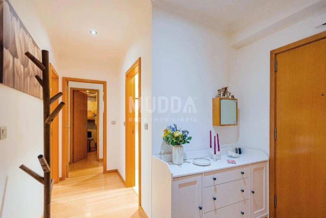 Apartamento T2 para Venda em Arrifana Foto 1