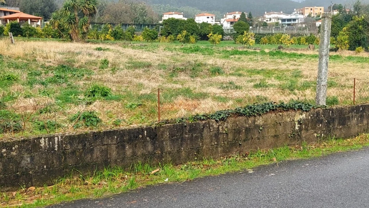 Terreno para Venda em Amares e Figueiredo Foto 1