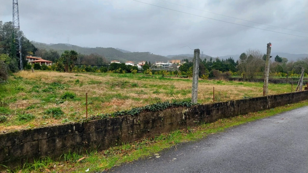 Terreno para Venda em Amares e Figueiredo Foto 3