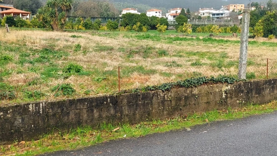 Terreno para Venda em Amares e Figueiredo