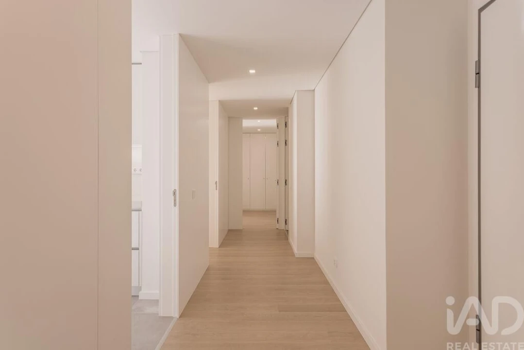 Apartamento T2 para Venda em Tavarede Foto 4