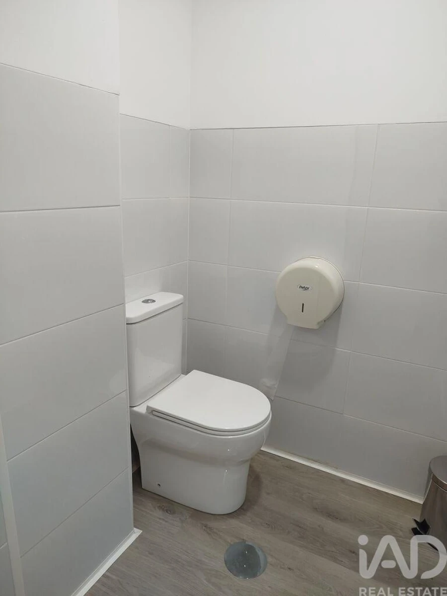 Loja para Arrendamento em Mafamude e Vilar do Paraíso Foto 3