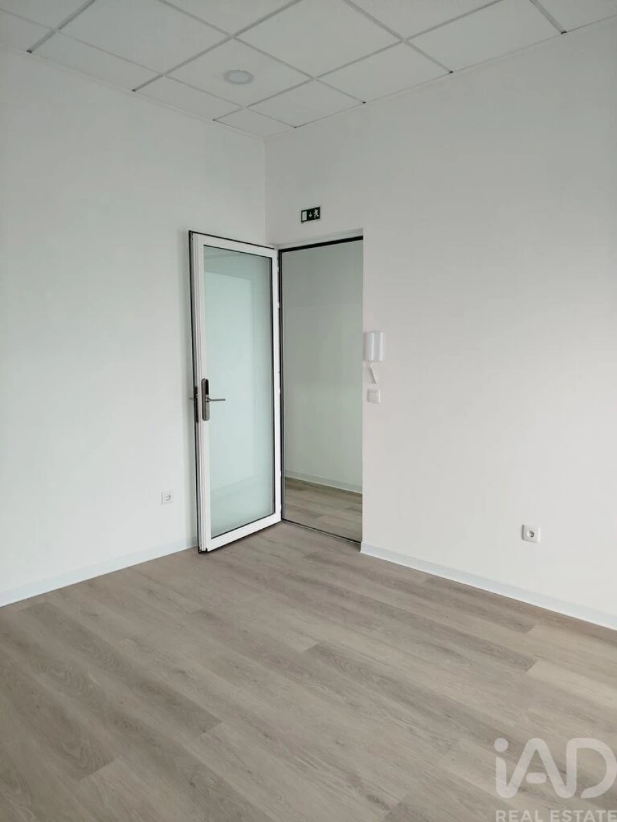 Loja para Arrendamento em Mafamude e Vilar do Paraíso Foto 5