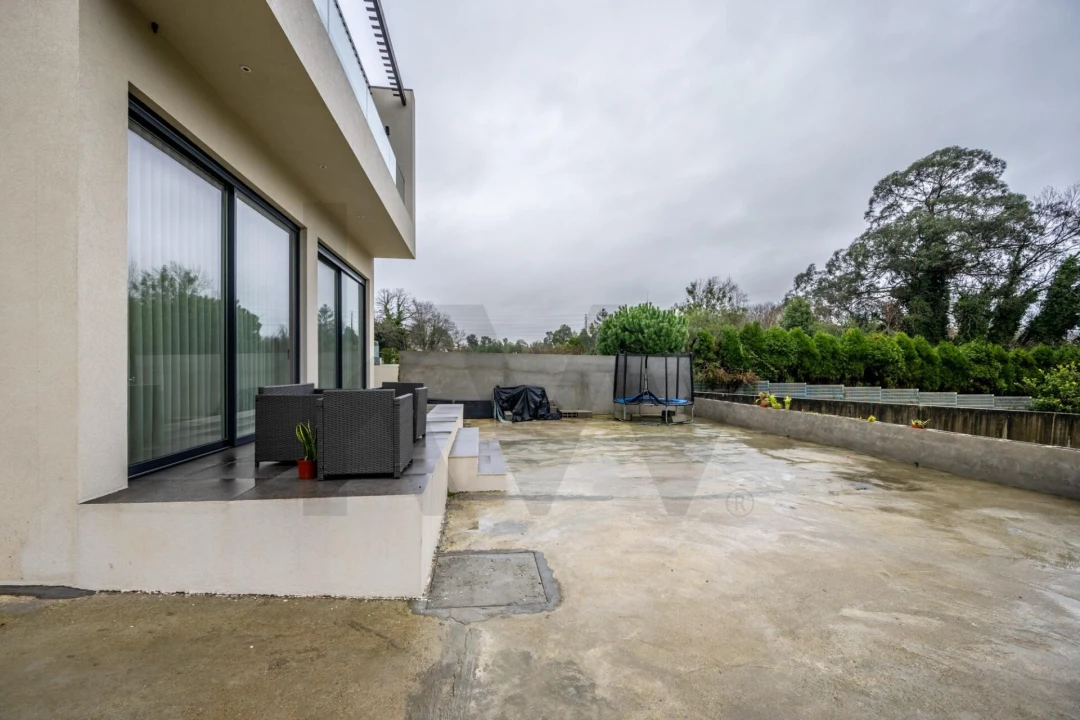 Moradia T4 para Venda em Canelas Foto 26