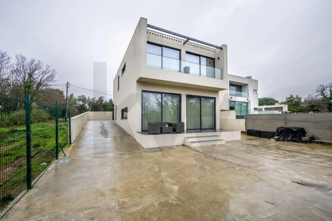 Moradia T4 para Venda em Canelas Foto 27