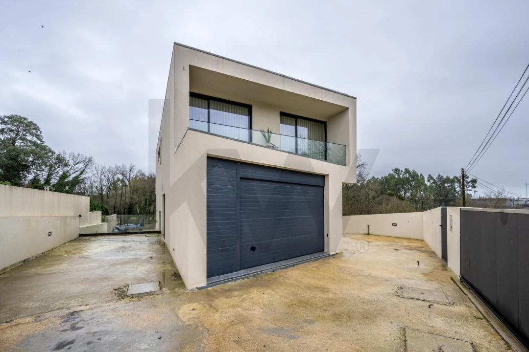 Moradia T4 para Venda em Canelas Foto 24