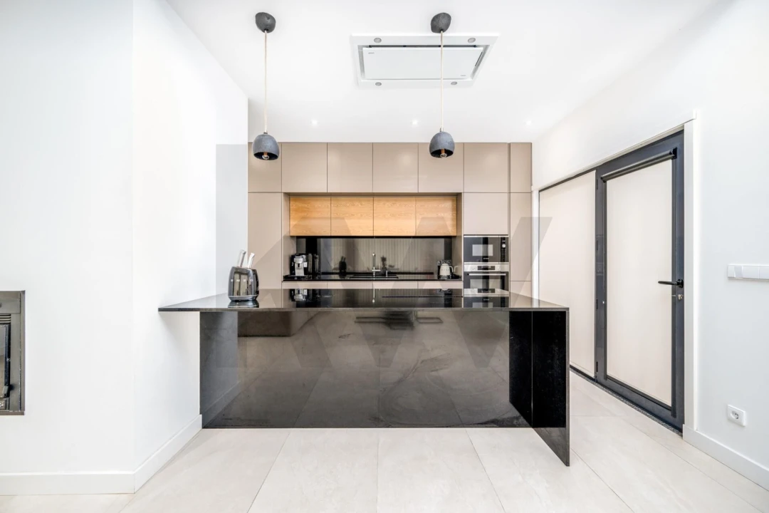 Moradia T4 para Venda em Canelas Foto 4