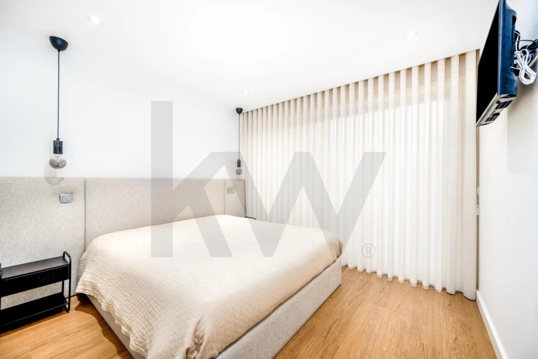 Moradia T4 para Venda em Canelas Foto 9